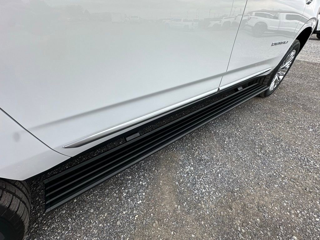 Used 2025 GMC Yukon XL Denali w/ Sun & Power Step Package image 24