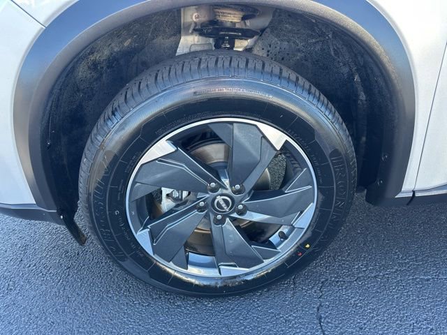 Used 2024 Nissan Rogue SV image 35