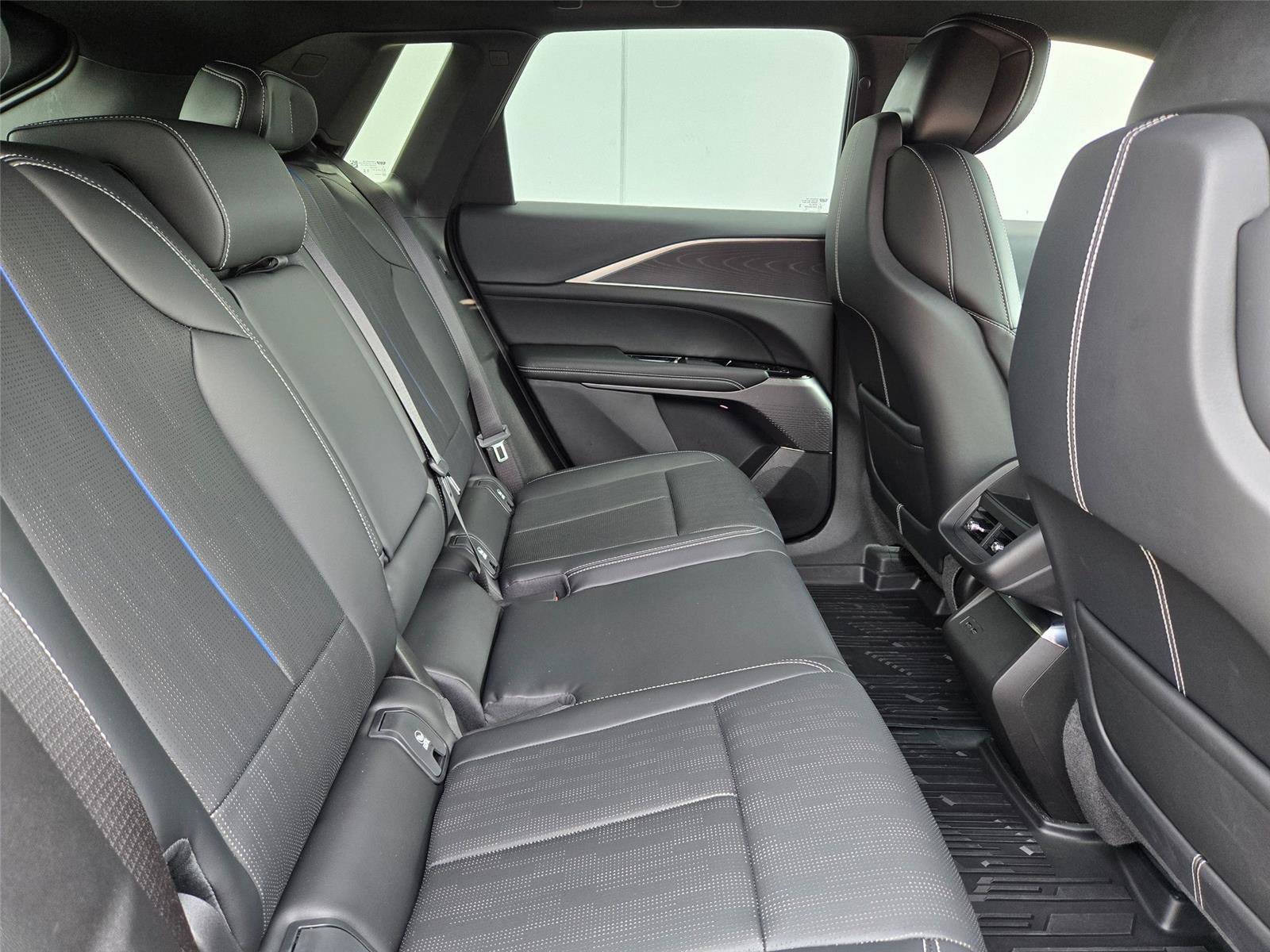 New 2026 Cadillac Lyriq Luxury w/ LPO, Floor Liner Package AWD/4WD image 30