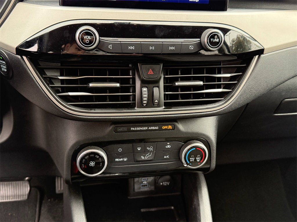 Used 2022 Ford Escape SE w/ SE Sport Appearance Package image 27