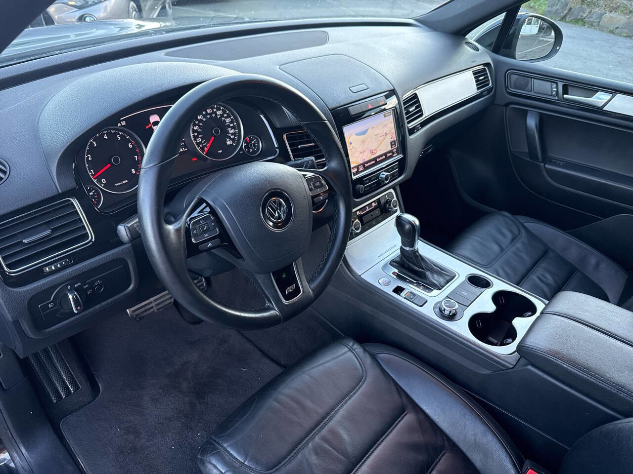 Used 2014 Volkswagen Touareg VR6 image 34