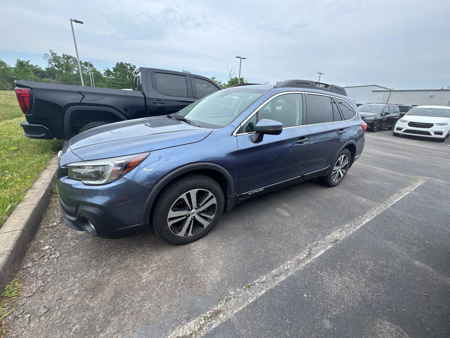 Used 2018 Subaru Outback 2.5i Limited AWD/4WD image 6