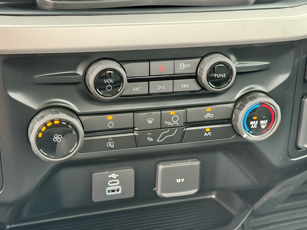 New 2025 Ford F250 XL RWD image 28
