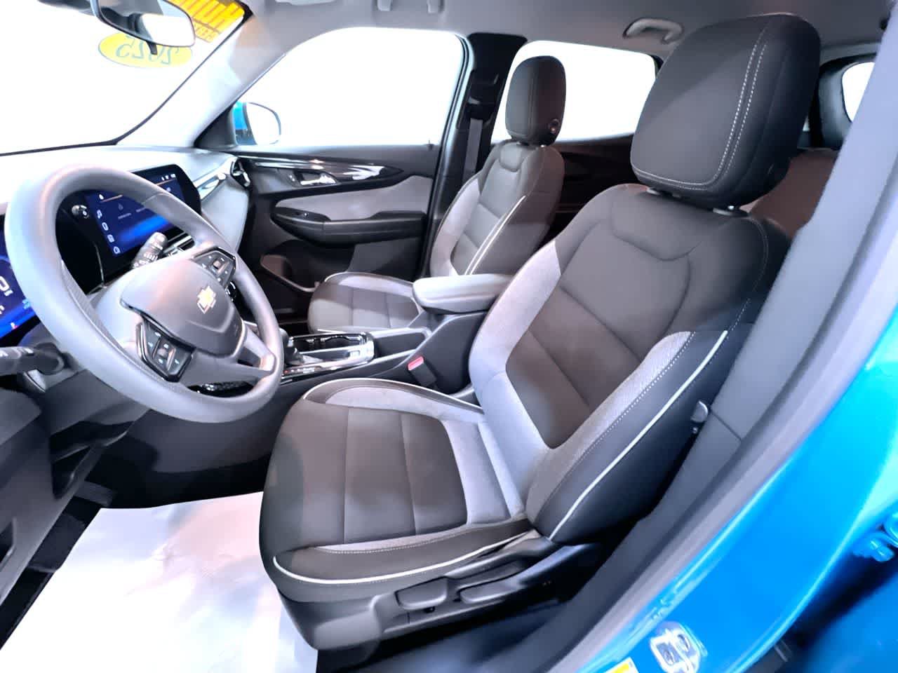 Used 2025 Chevrolet TrailBlazer LT FWD image 14