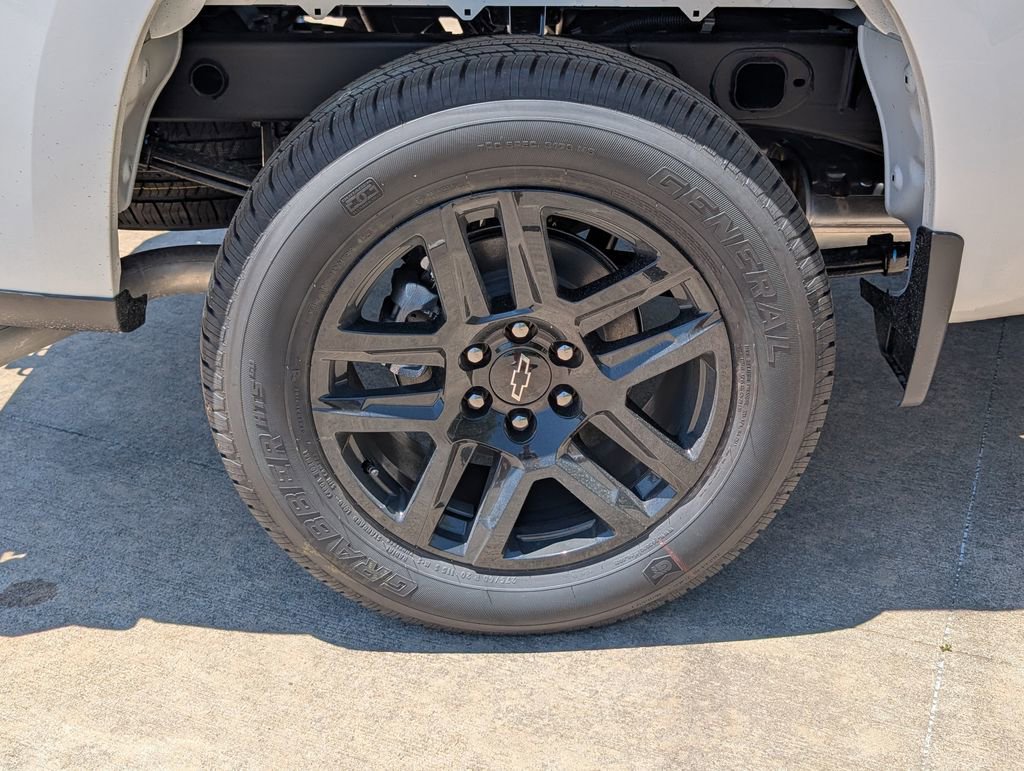 New 2026 Chevrolet Silverado 1500 Custom RWD image 3