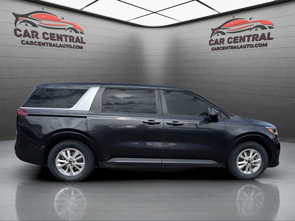 Used 2022 Kia Carnival LX image 6