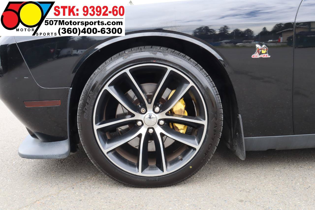 Used 2015 Dodge Challenger R/T Scat Pack w/ Leather Interior Group RWD image 23