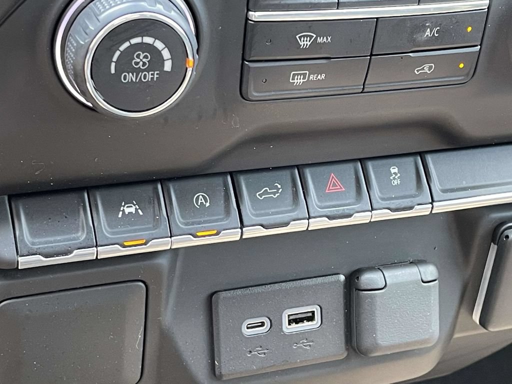 Used 2022 Chevrolet Silverado 1500 Custom AWD/4WD image 38