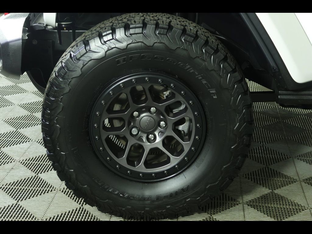 Used 2022 Jeep Wrangler Unlimited Rubicon w/ Xtreme Recon 35" Tire Package AWD/4WD image 19