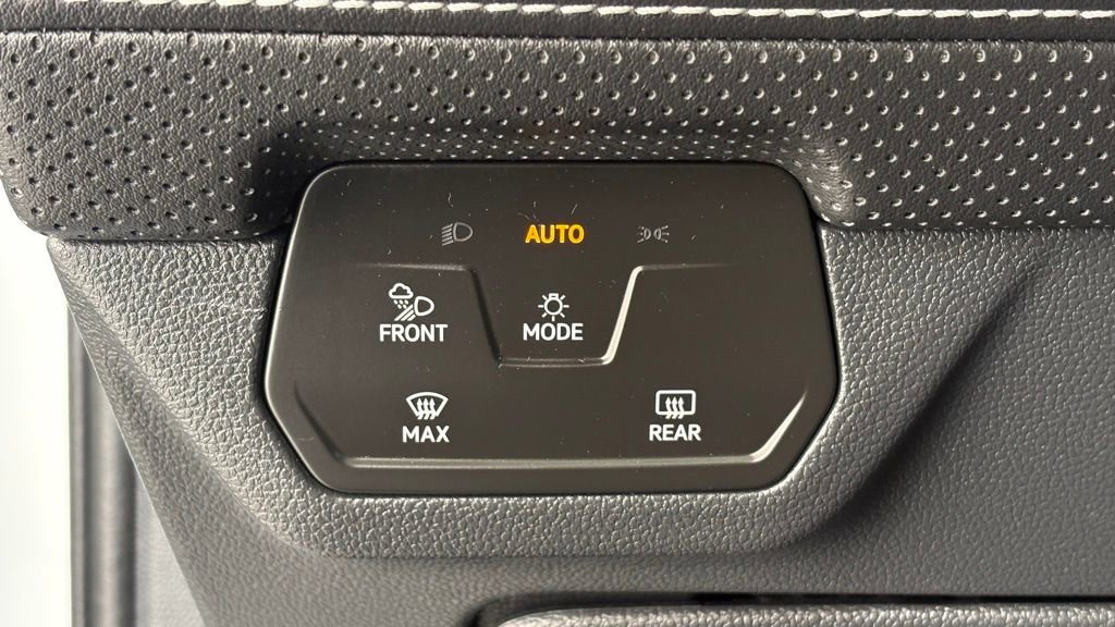 Used 2024 Volkswagen Atlas SE w/ Black Wheel Package image 36