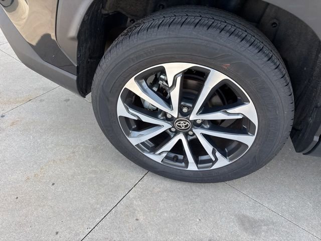 Used 2025 Toyota Corolla Cross XLE image 9