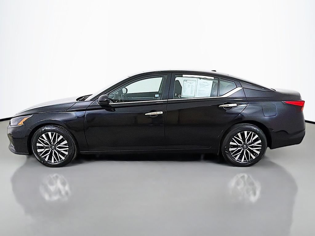 Used 2023 Nissan Altima 2.5 SV w/ SV Premium Package FWD image 16