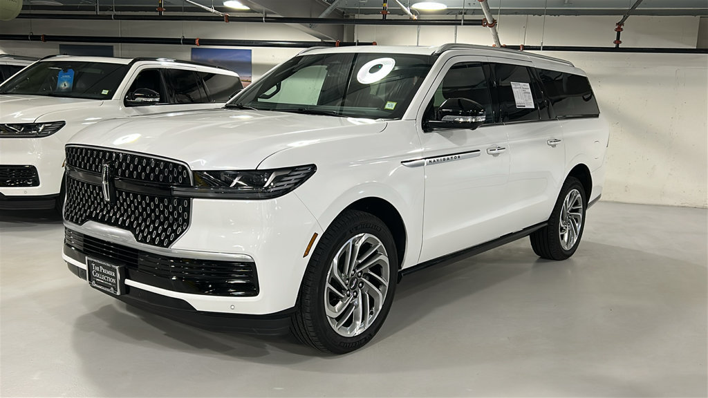 Used 2026 Lincoln Navigator L Reserve AWD/4WD image 3