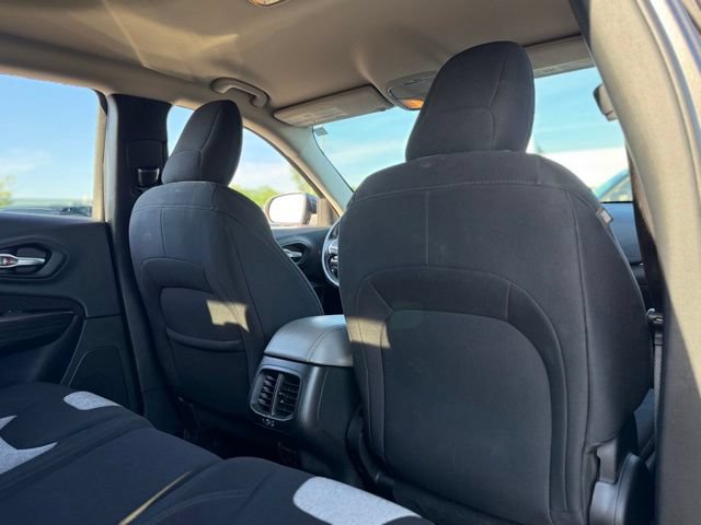 Used 2014 Jeep Cherokee Latitude w/ Cold Weather Group FWD image 19