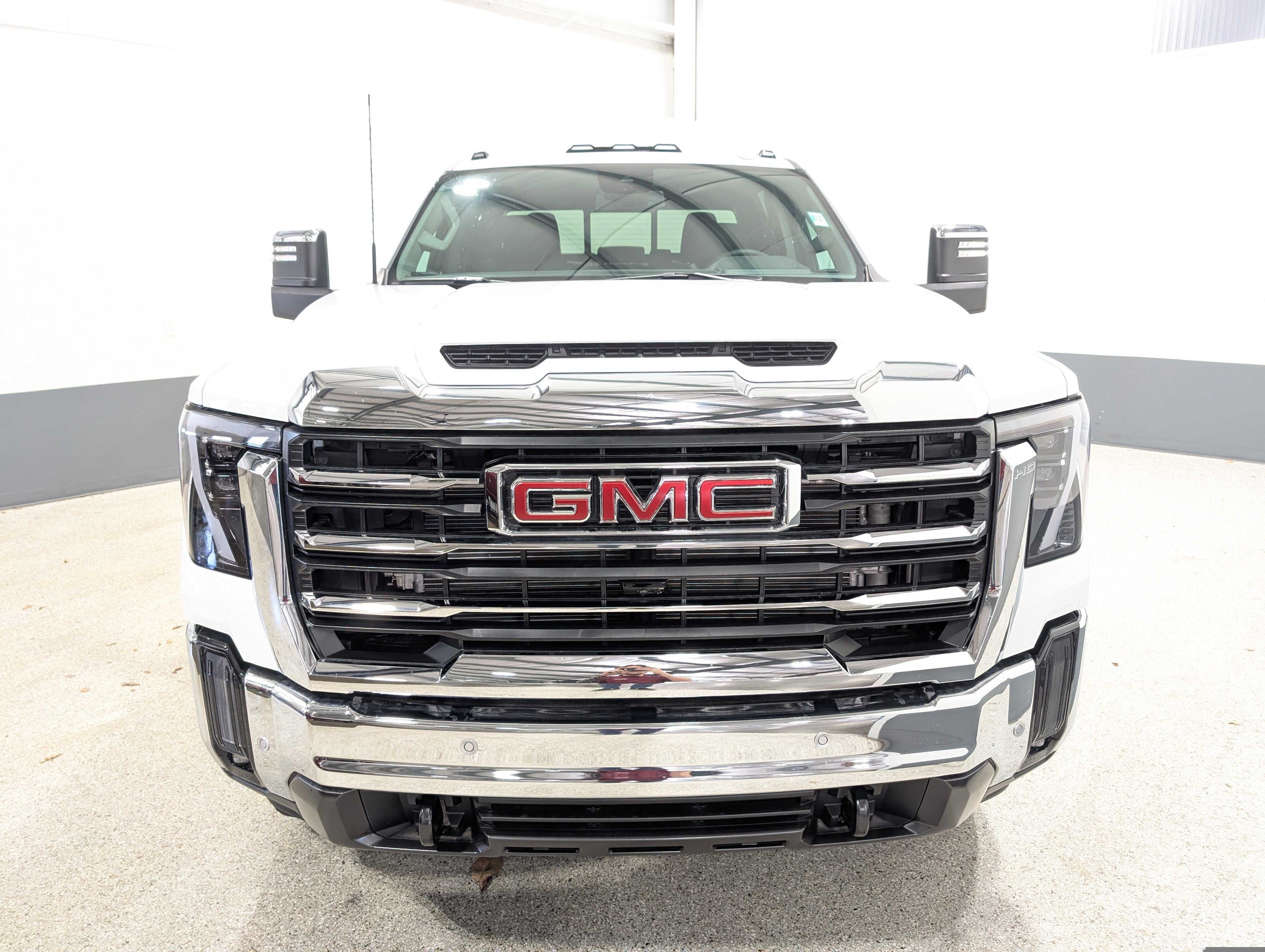 Used 2025 GMC Sierra 3500 SLT w/ SLT Premium Package AWD/4WD image 8