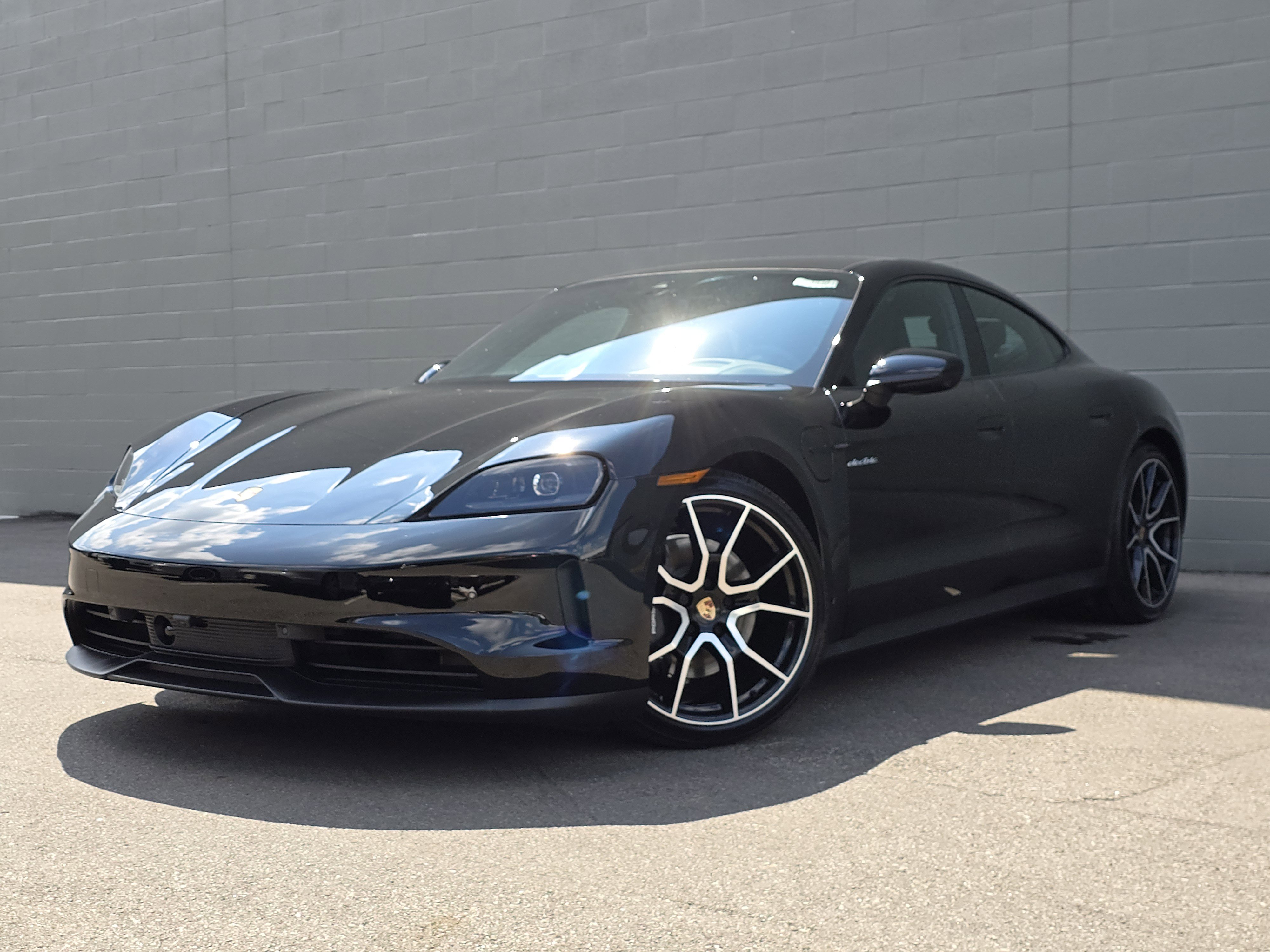 New 2025 Porsche Taycan video 1