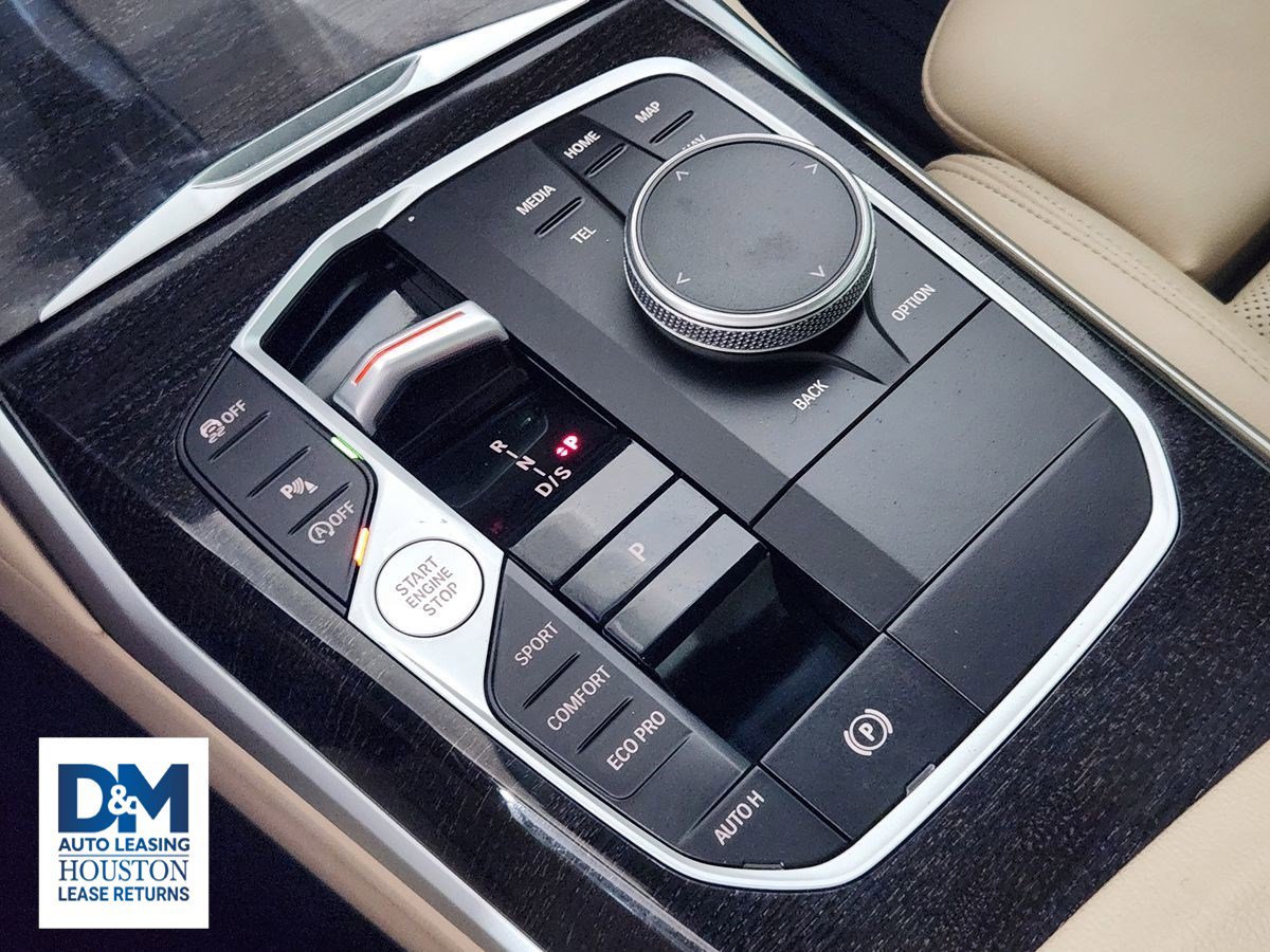 Used 2023 BMW 330i Sedan w/ Premium Package image 27