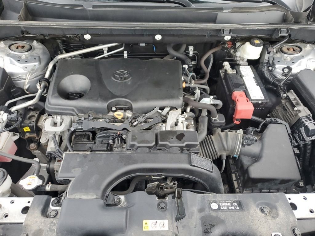 Used 2021 Toyota RAV4 LE image 12