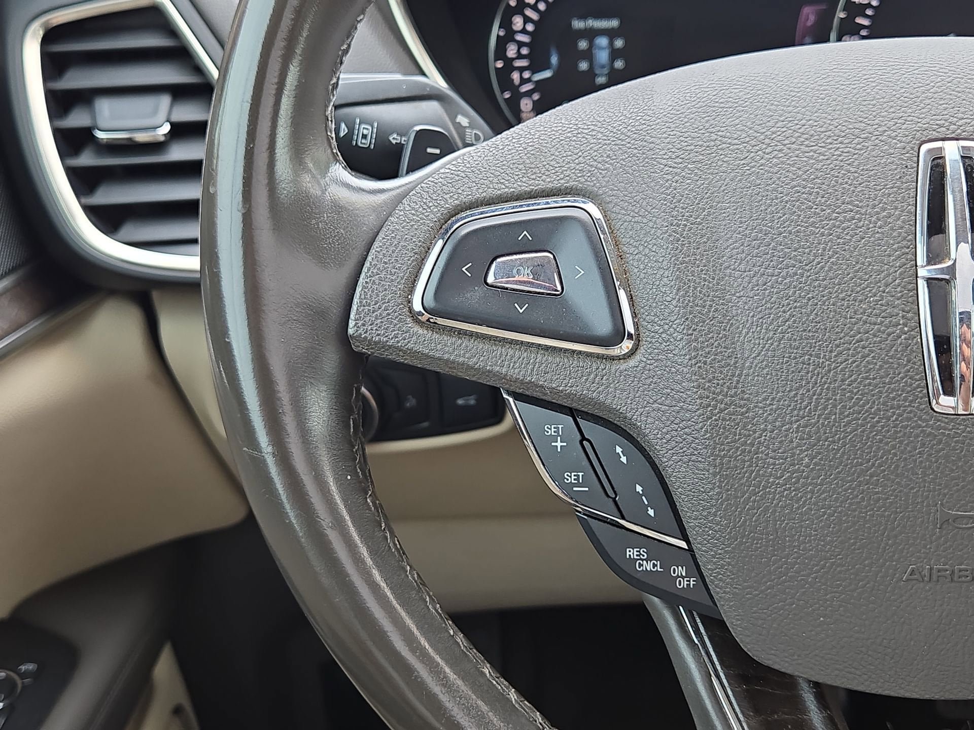 Used 2016 Lincoln MKX Reserve w/ Technology Package FWD image 21