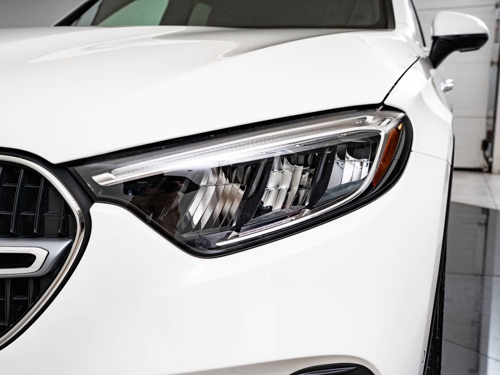 Used 2025 Mercedes-Benz GLC 300 4MATIC image 15