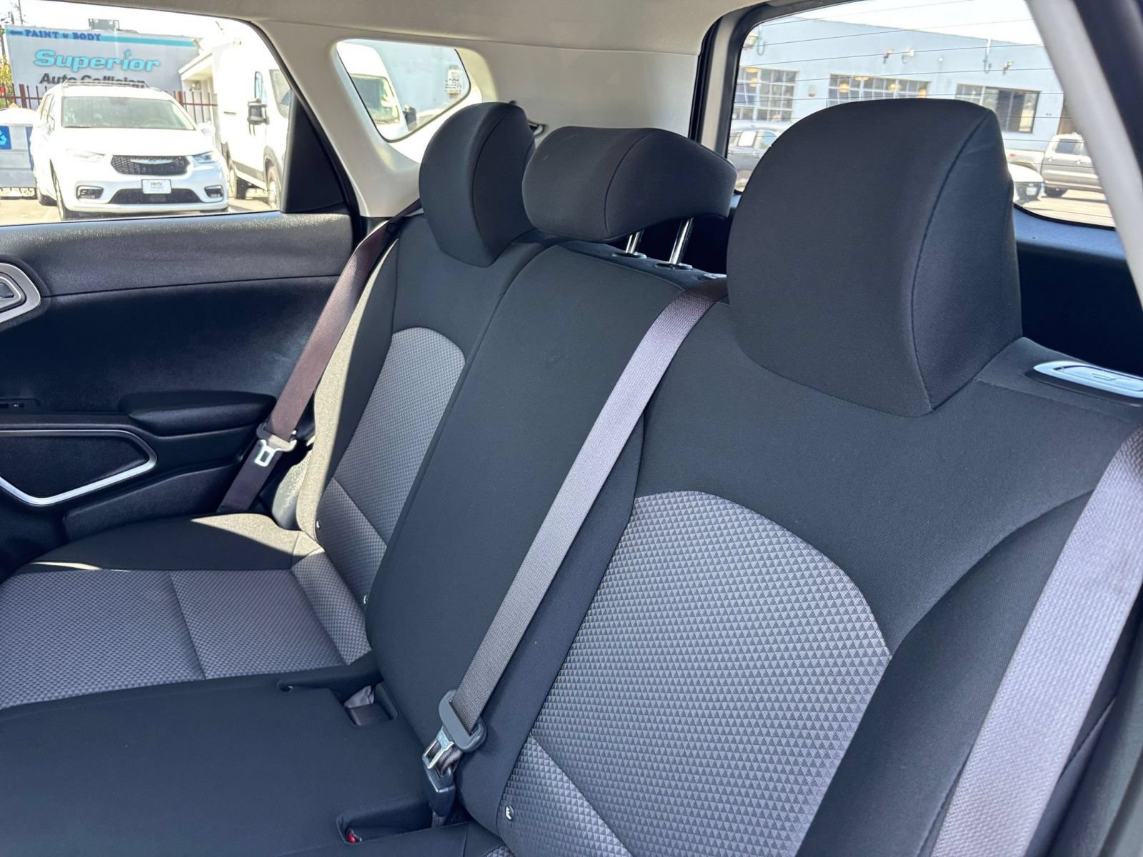 Used 2025 Kia Soul LX w/ LX Technology Package FWD image 25