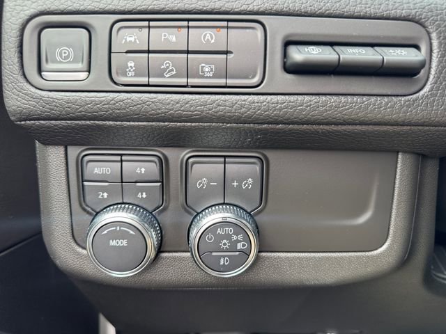 Used 2023 GMC Yukon Denali image 12