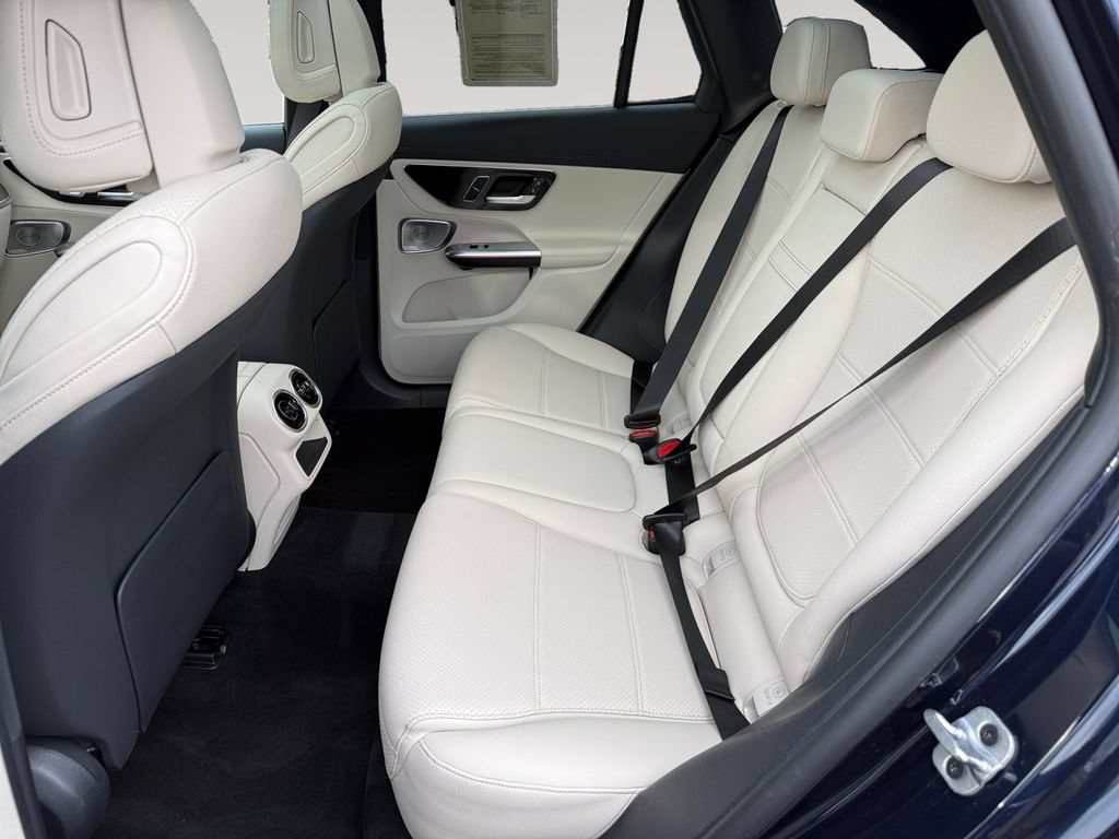 Used 2023 Mercedes-Benz GLC 300 4MATIC image 13