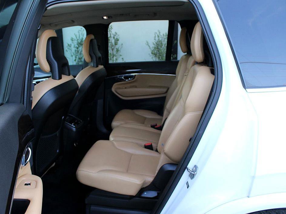 Used 2016 Volvo XC90 T6 Momentum image 18