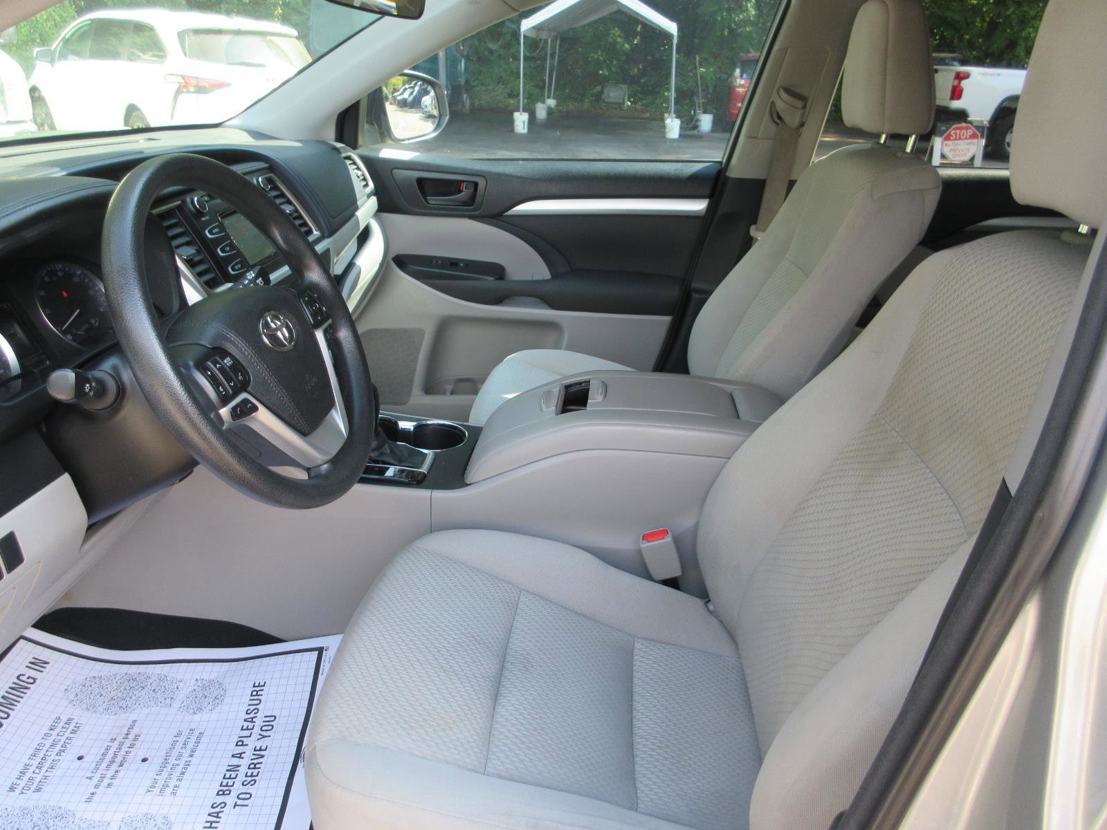 Used 2018 Toyota Highlander LE FWD image 14