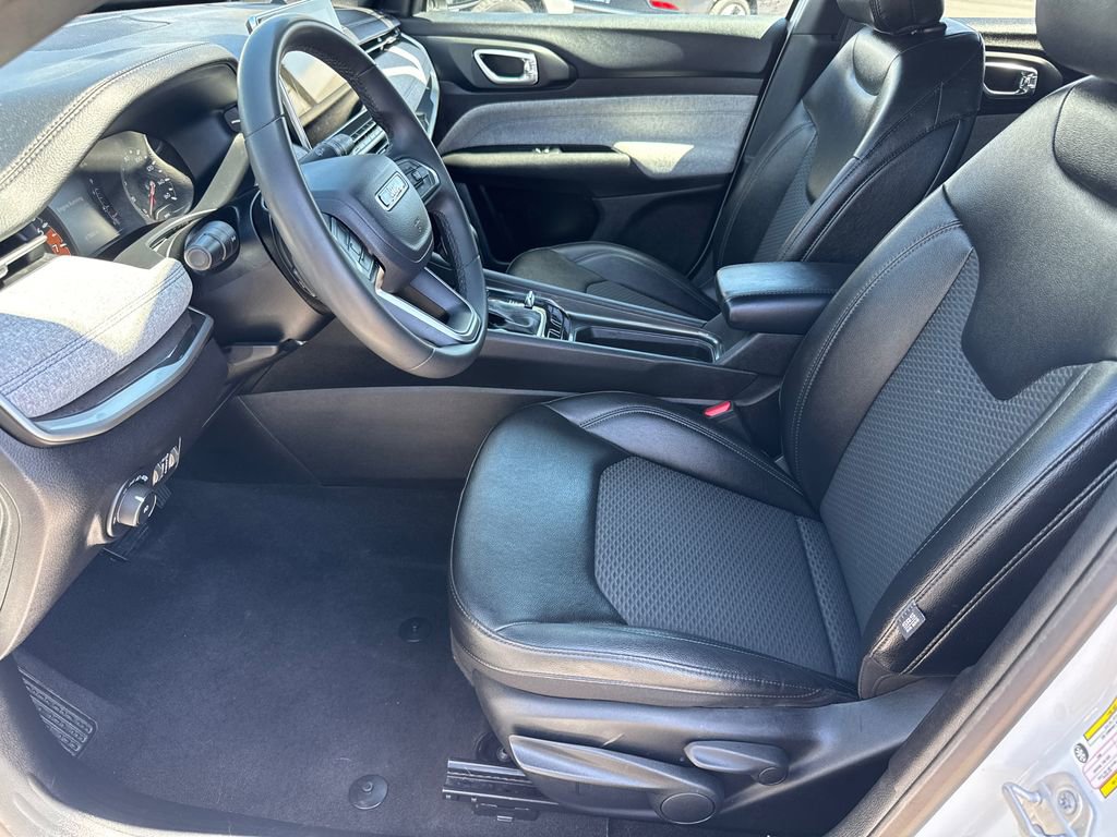 Used 2024 Jeep Compass Latitude AWD/4WD image 25