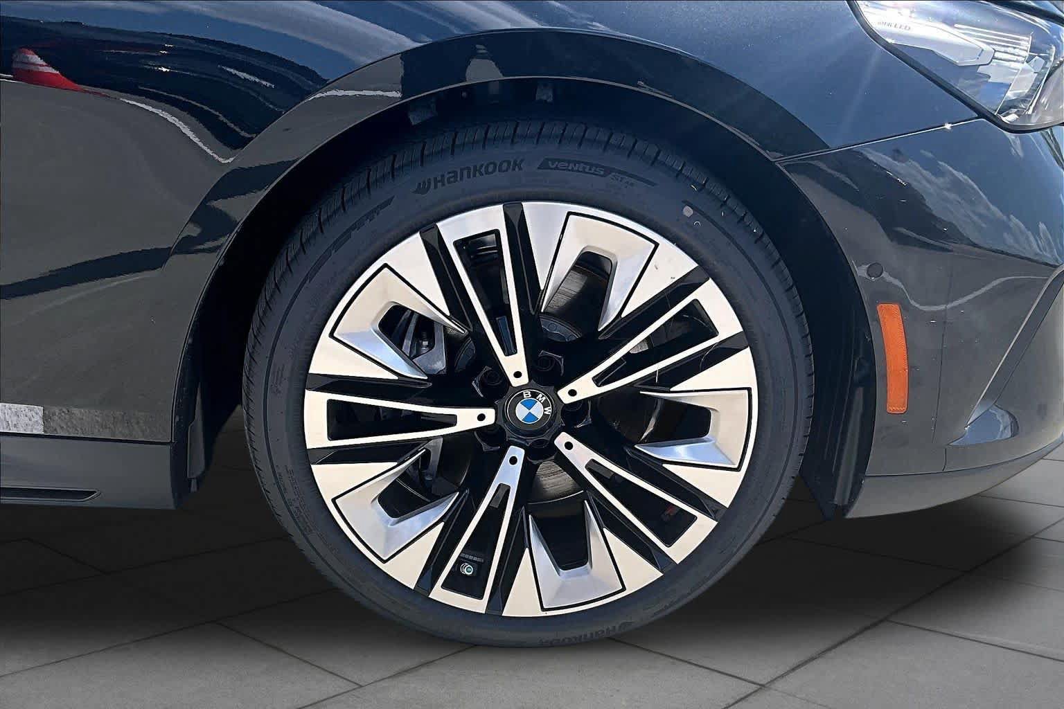 Used 2026 BMW 540i xDrive w/ Premium Package AWD/4WD image 10