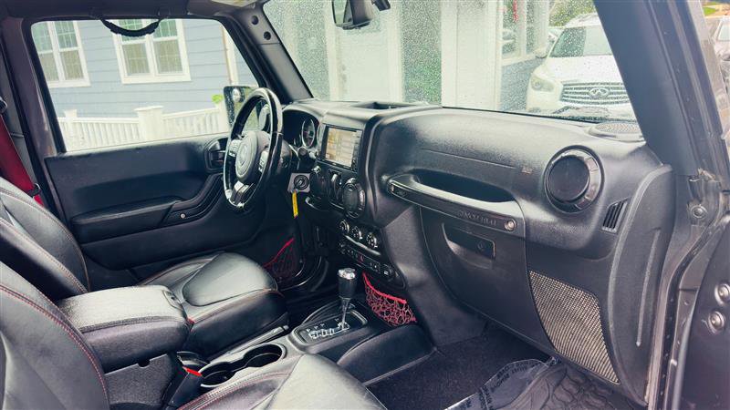 Used 2018 Jeep Wrangler Rubicon AWD/4WD image 16