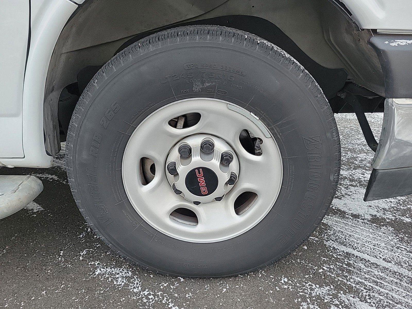 Used 2024 GMC Savana 2500 w/ Driver Convenience Package image 5