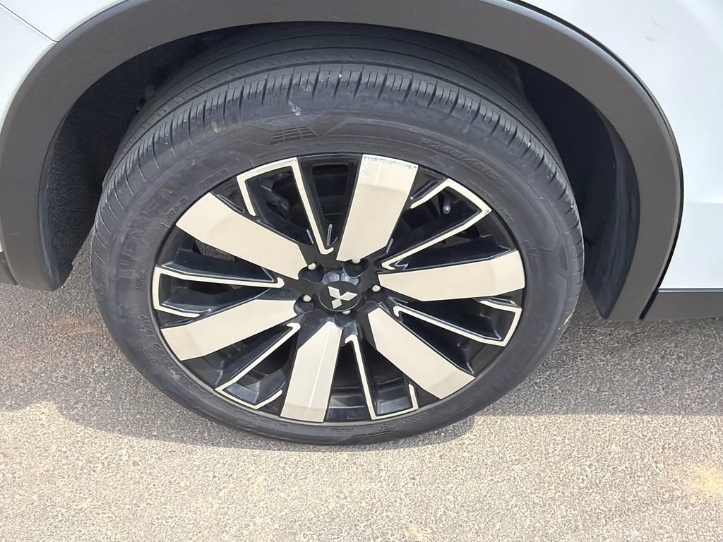 Used 2025 Mitsubishi Outlander SE FWD image 17
