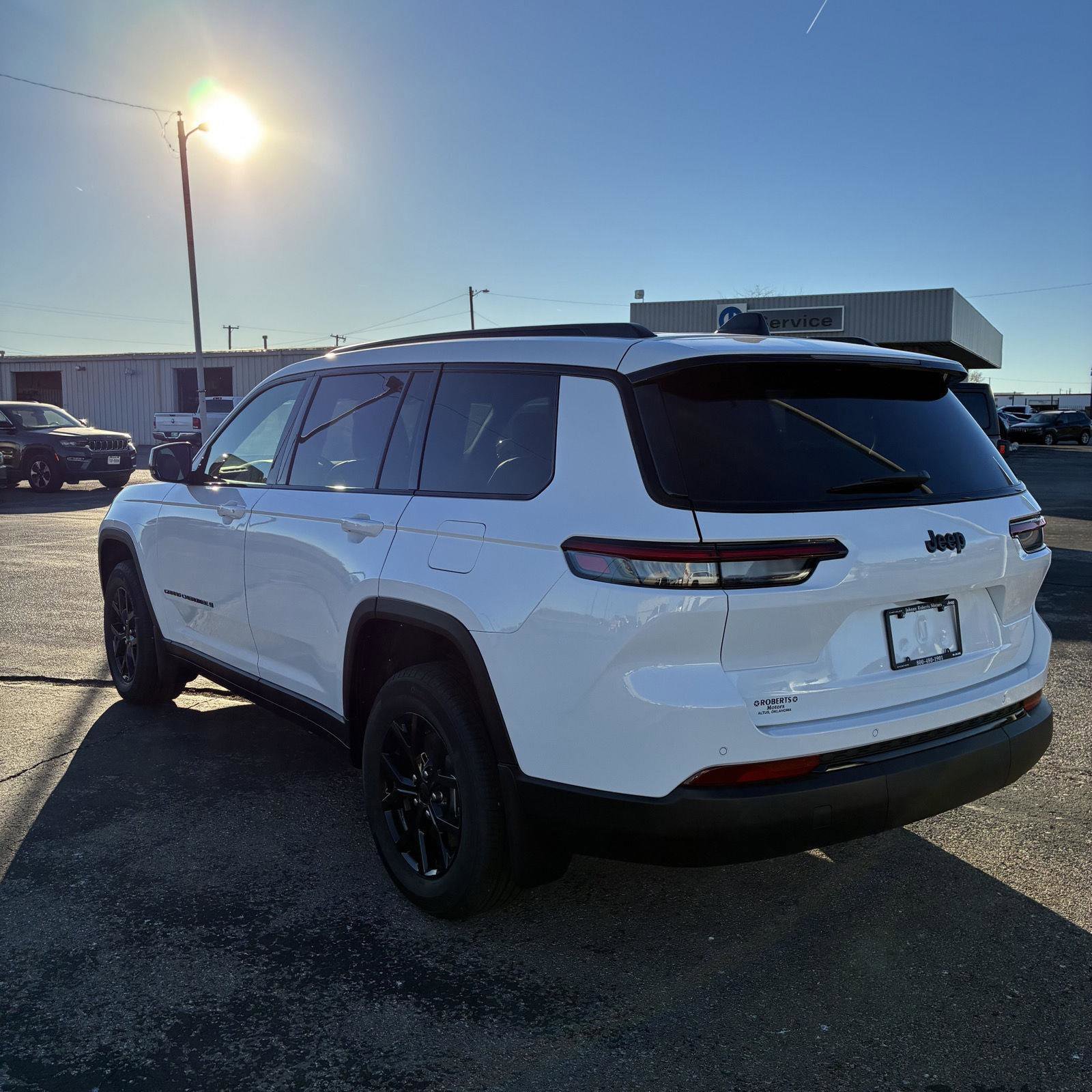 New 2025 Jeep Grand Cherokee L Altitude image 18