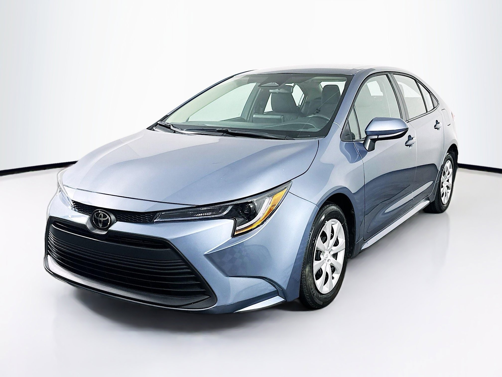 Used 2025 Toyota Corolla LE image 3