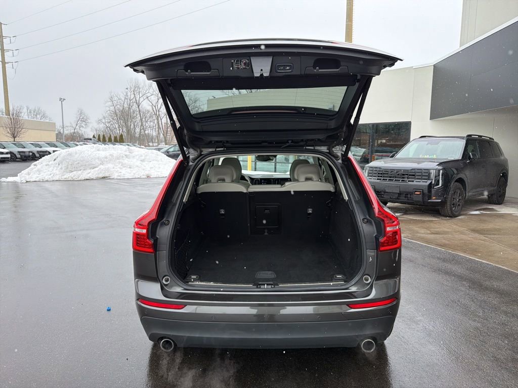 Used 2021 Volvo XC60 T5 Momentum image 16