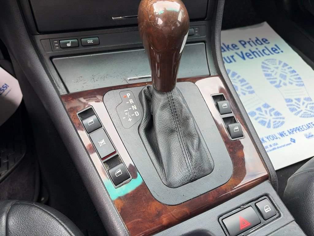 Used 2004 BMW 325i Sedan RWD image 9