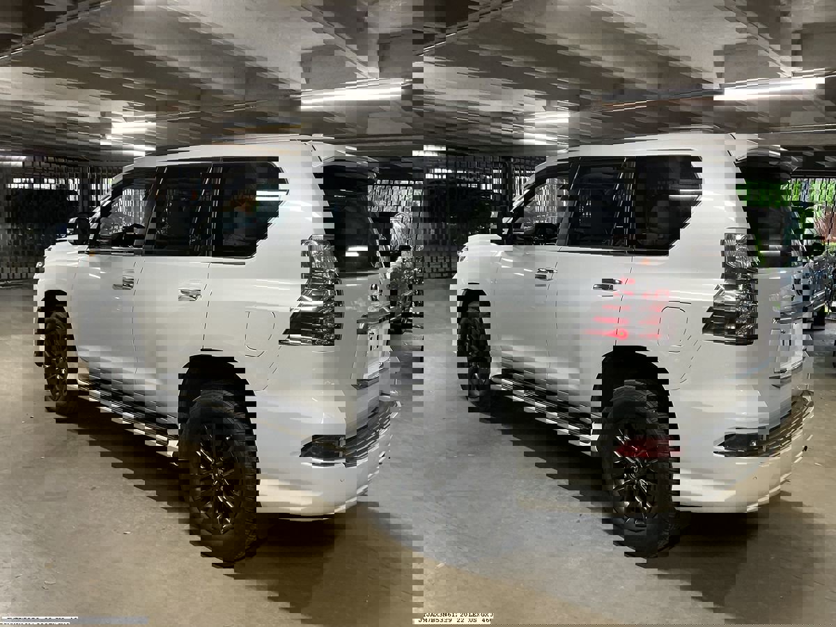 Used 2022 Lexus GX 460 Premium w/ Premium Package AWD/4WD image 5