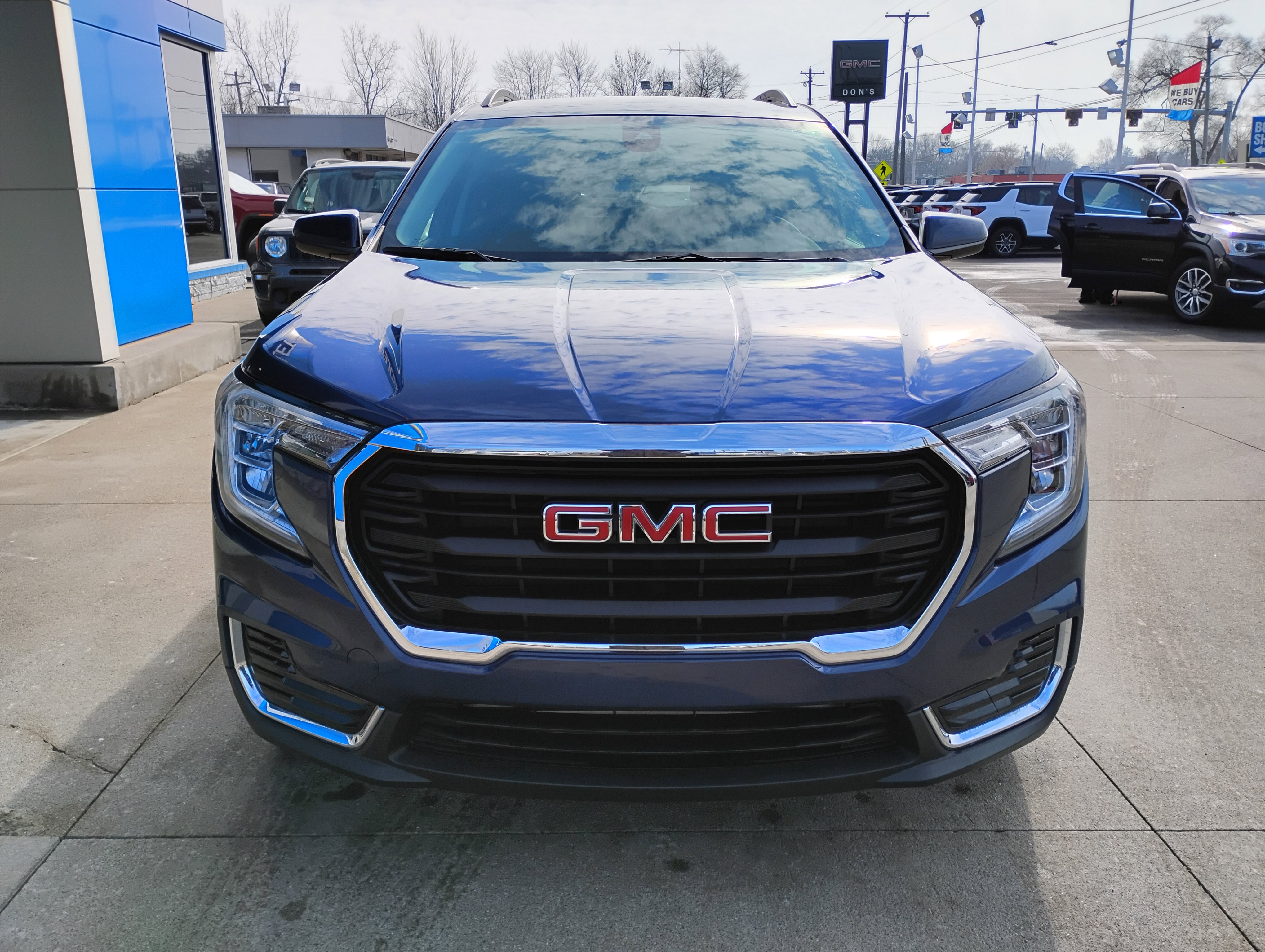 Used 2023 GMC Terrain SLE w/ Driver Convenience Package image 28
