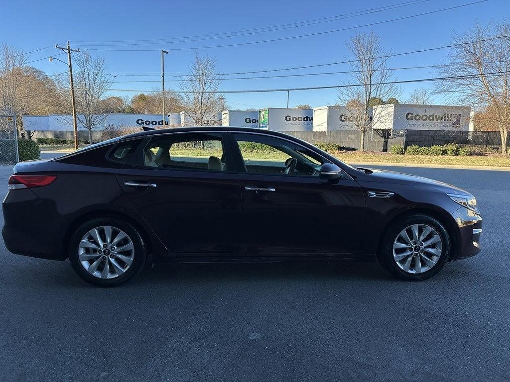 Used 2018 Kia Optima LX w/ 17" Alloy Wheels Package FWD image 6