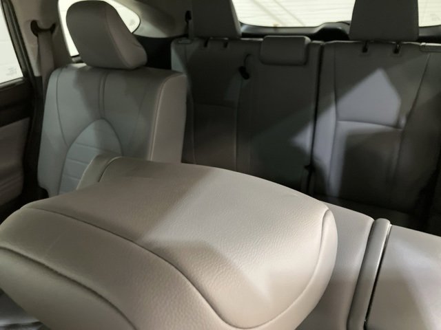 Used 2020 Toyota Highlander XLE image 23