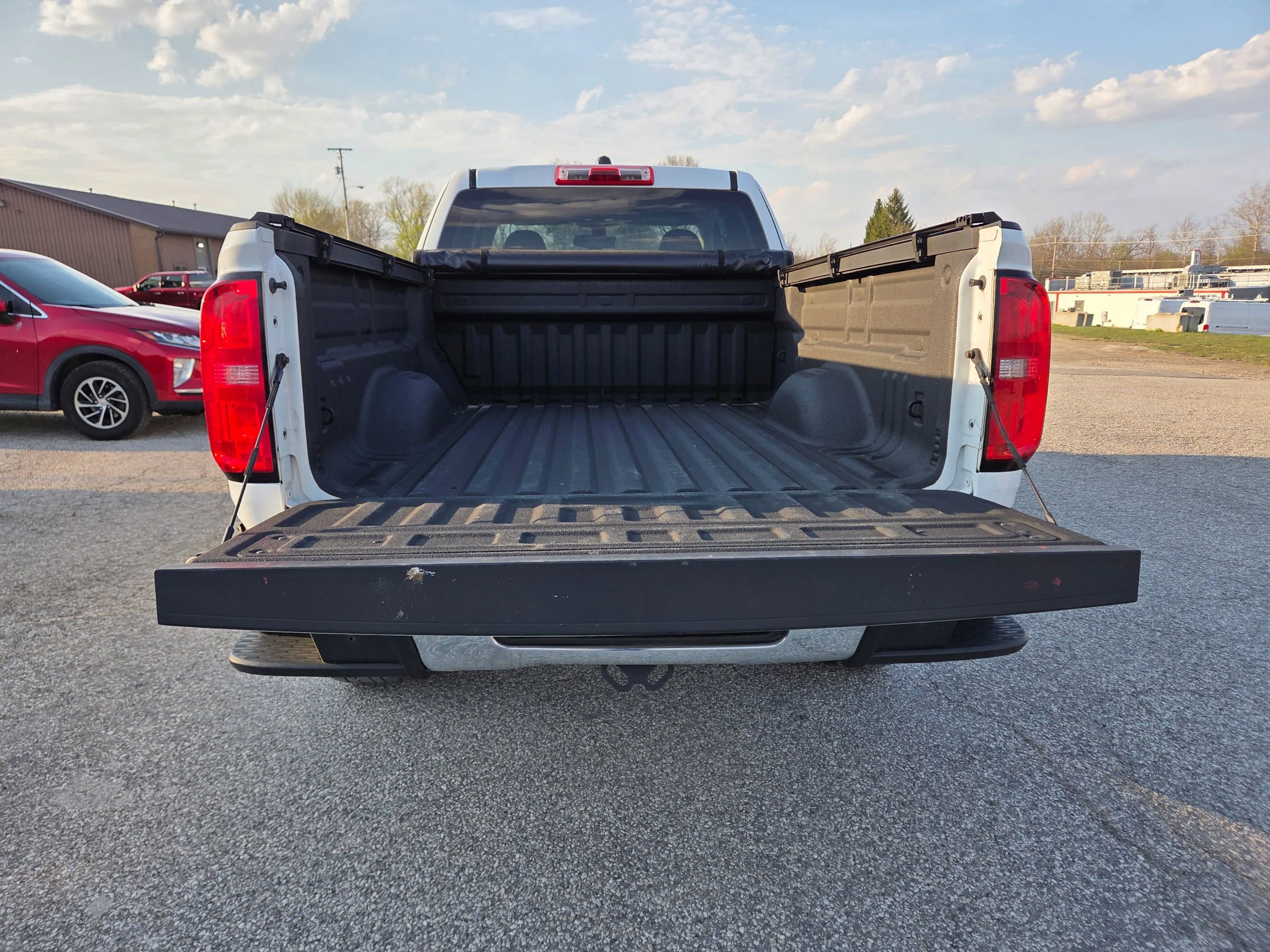 Used 2018 Chevrolet Colorado W/T RWD image 16