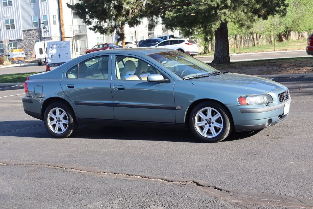 Used 2004 Volvo S60 2.5T AWD/4WD image 2