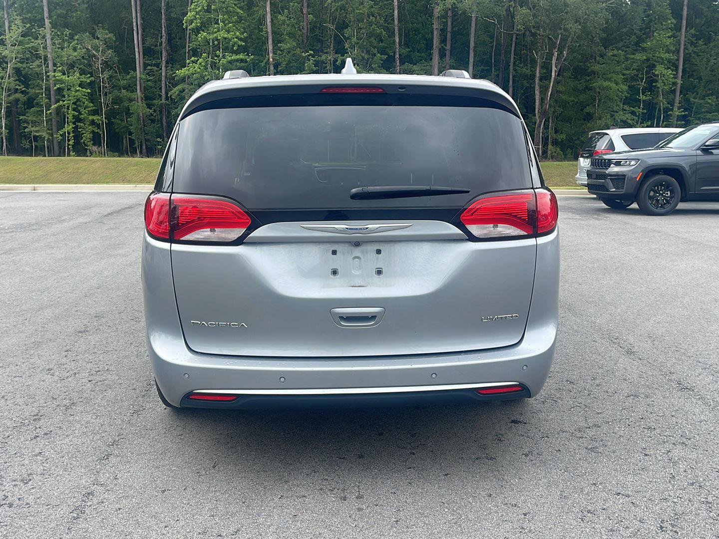 Used 2017 Chrysler Pacifica Limited FWD image 6