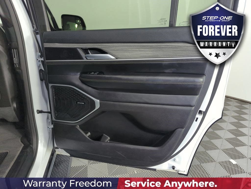 Used 2024 Jeep Wagoneer Series II w/ Flexible Seating Group RWD image 32