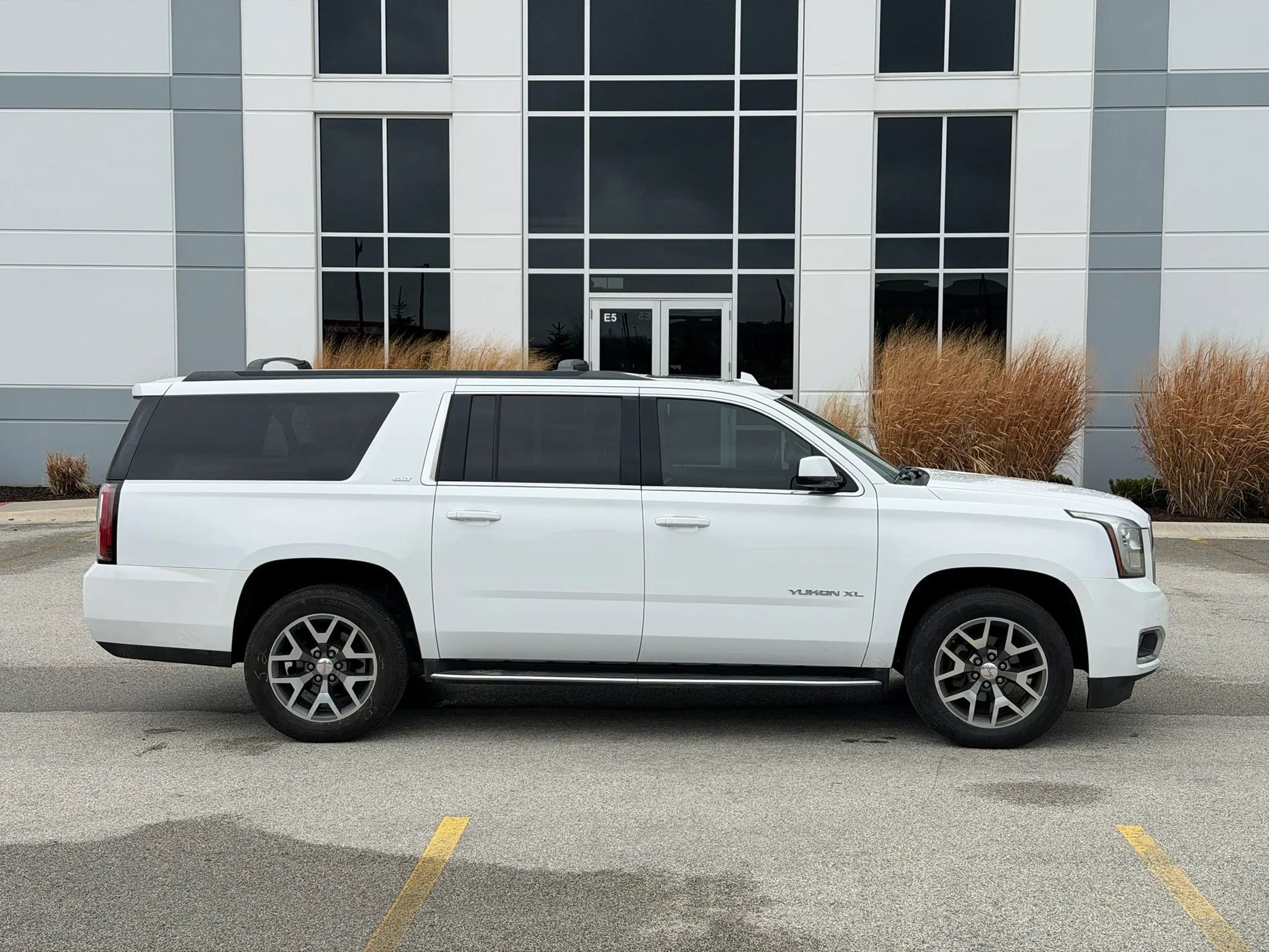 Used 2016 GMC Yukon XL SLT w/ HD Trailering Package image 4