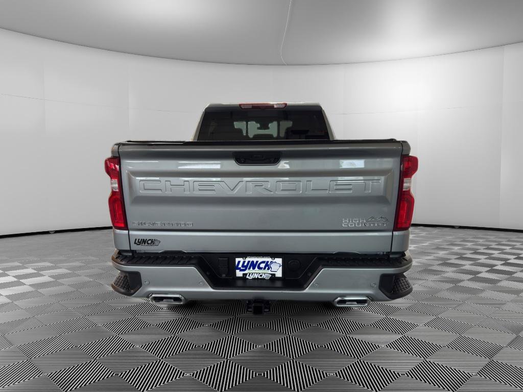 Used 2025 Chevrolet Silverado 1500 High Country w/ High Country Premium Package AWD/4WD image 4