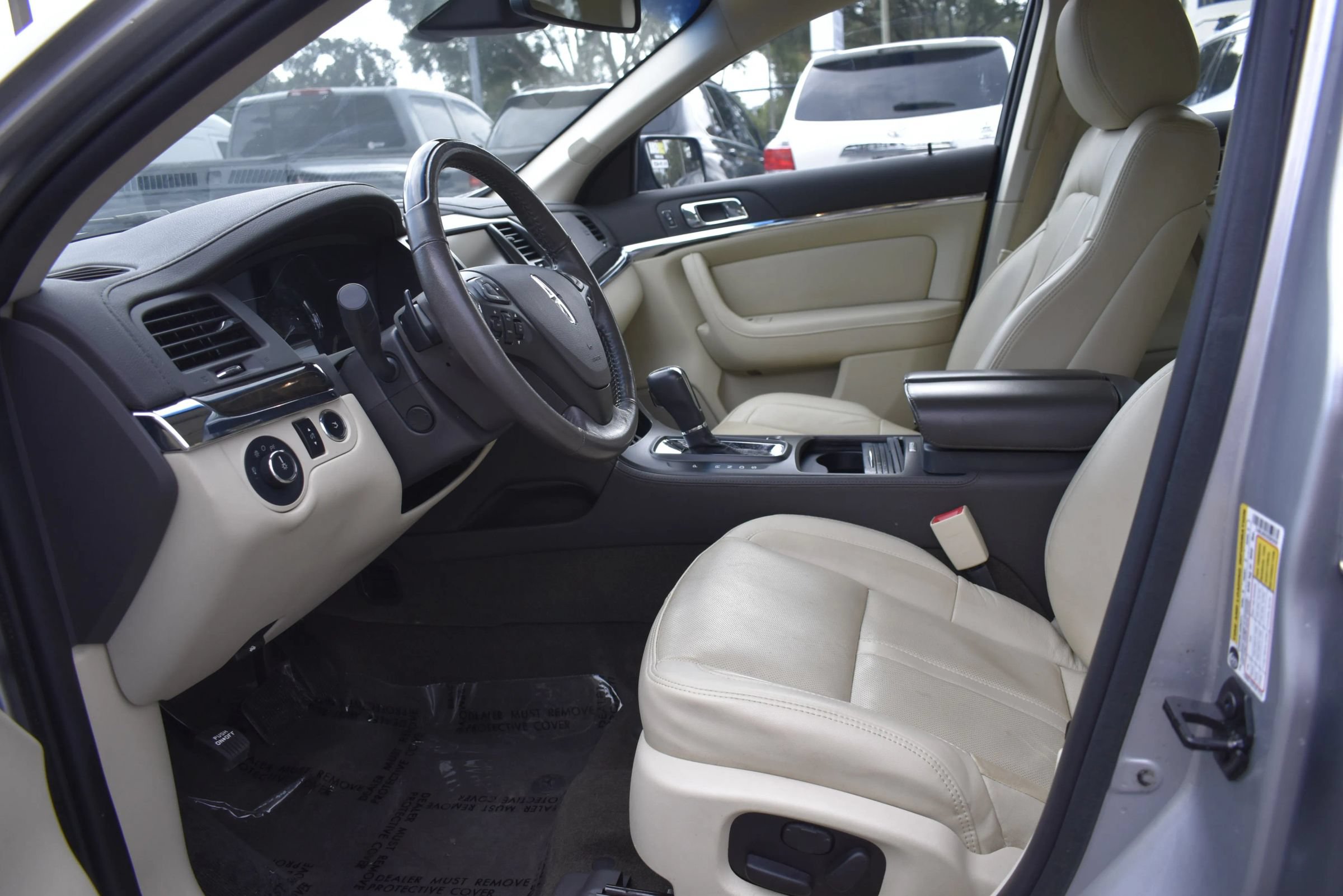 Used 2014 Lincoln MKS FWD image 7