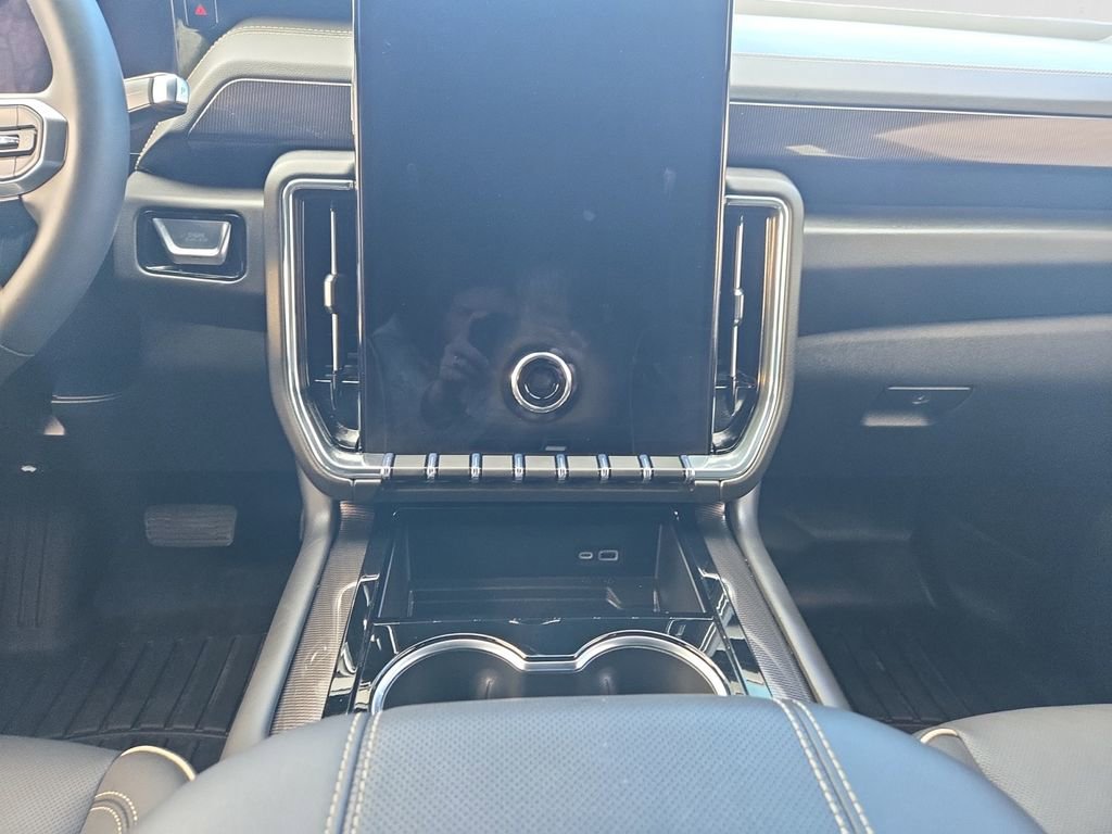 Used 2025 GMC Yukon XL Elevation w/ Elevation Premium Package image 13